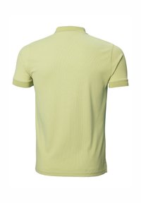 Polo shirt verde chiaro caratterizzato da un tessuto testurizzato, maniche corte e colletto. Nessun marchio o motivo visibile.