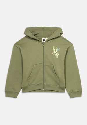 Sweat à capuche vert zippé avec poches avant, capuche et petit texte "ROXY" avec motif floral sur le côté gauche de la poitrine.
