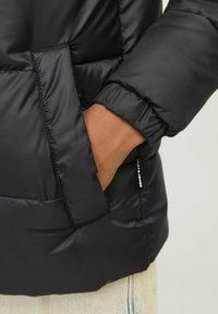 Jack & Jones Junior PUFFER - Regnjacka - schwarz