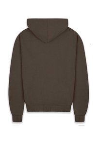 Brauner Kapuzenpullover mit geripptem Saum und Bündchen. Verfügt über eine glatte Textur und ein einfaches, minimalistisches Design. Nur Rückansicht.
