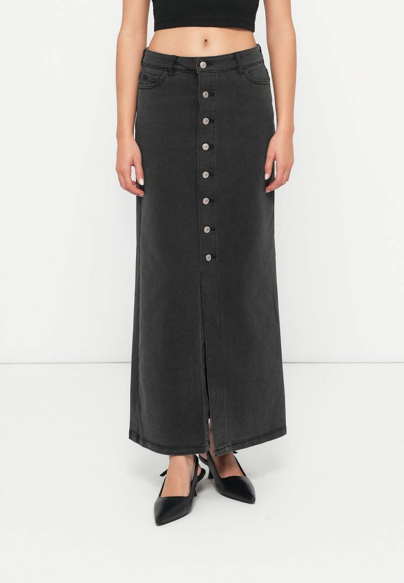 Maxi denim skirt in dark gray with a front button closure, pockets, and a center slit. Smooth texture, straight cut, and hemmed edges.