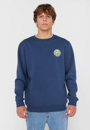 Marineblaues Sweatshirt aus Baumwolle mit rundem Ausschnitt und langen Ärmeln. Auffälliges Detail: kleines grünes rundes Logo auf der Brust.