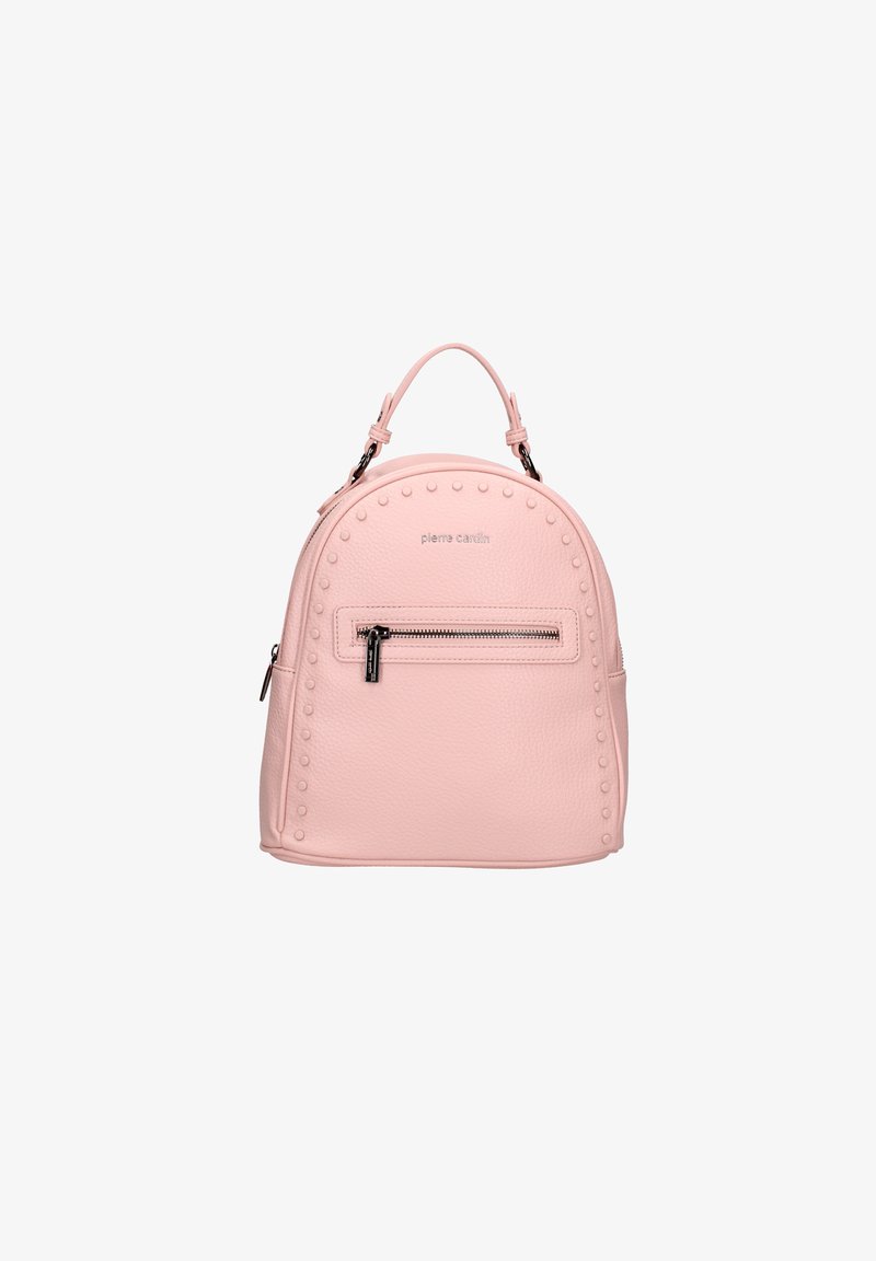 Zaino in pelle rosa con forma arrotondata, superficie testurizzata, borchie decorative lungo i bordi e tasca frontale con zip. Manici e spallacci regolabili.