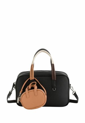 Sac à main rectangulaire noir avec une mini-pochette ovale amovible couleur fauve fixée à l'avant et des anses tressées multicolores.