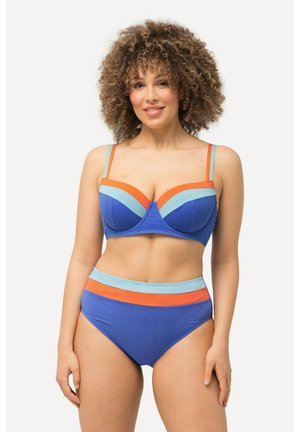 Set bikini a due pezzi blu con reggiseno strutturato a strisce arancioni e azzurro chiaro e slip a vita alta con dettagli coordinati.