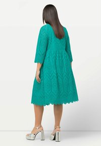 Ulla Popken EN AJOURÉE LIGNE EN A COL ET MANCHES 3/4 - Jurk - turquoise