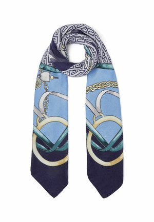 Foulard en soie avec des sections bleues, marine et blanches, présentant des motifs de chaînes et d’anneaux, plié en boucle lâche en haut sur fond blanc.