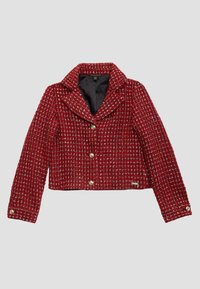 Veste courte en tweed rouge avec des manches longues, un col à revers, des boutons dorés sur le devant et les poignets, et une doublure intérieure noire.