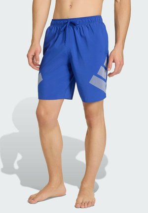 Blaue Badehose mit elastischem Bund und Kordelzug, mit grauen geometrischen Mustern an den Seiten. Hergestellt aus leichtem Material.