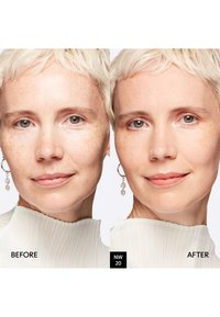 MAC STUDIO FIX POWDER PLUS FOUNDATION - Foundation - nw20