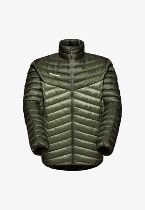 Zielona kurtka izolacyjna z zamkiem z przodu, wysokim kołnierzem i wzorem w zygzak. Gładka tekstura, z logo marki na klatce piersiowej.