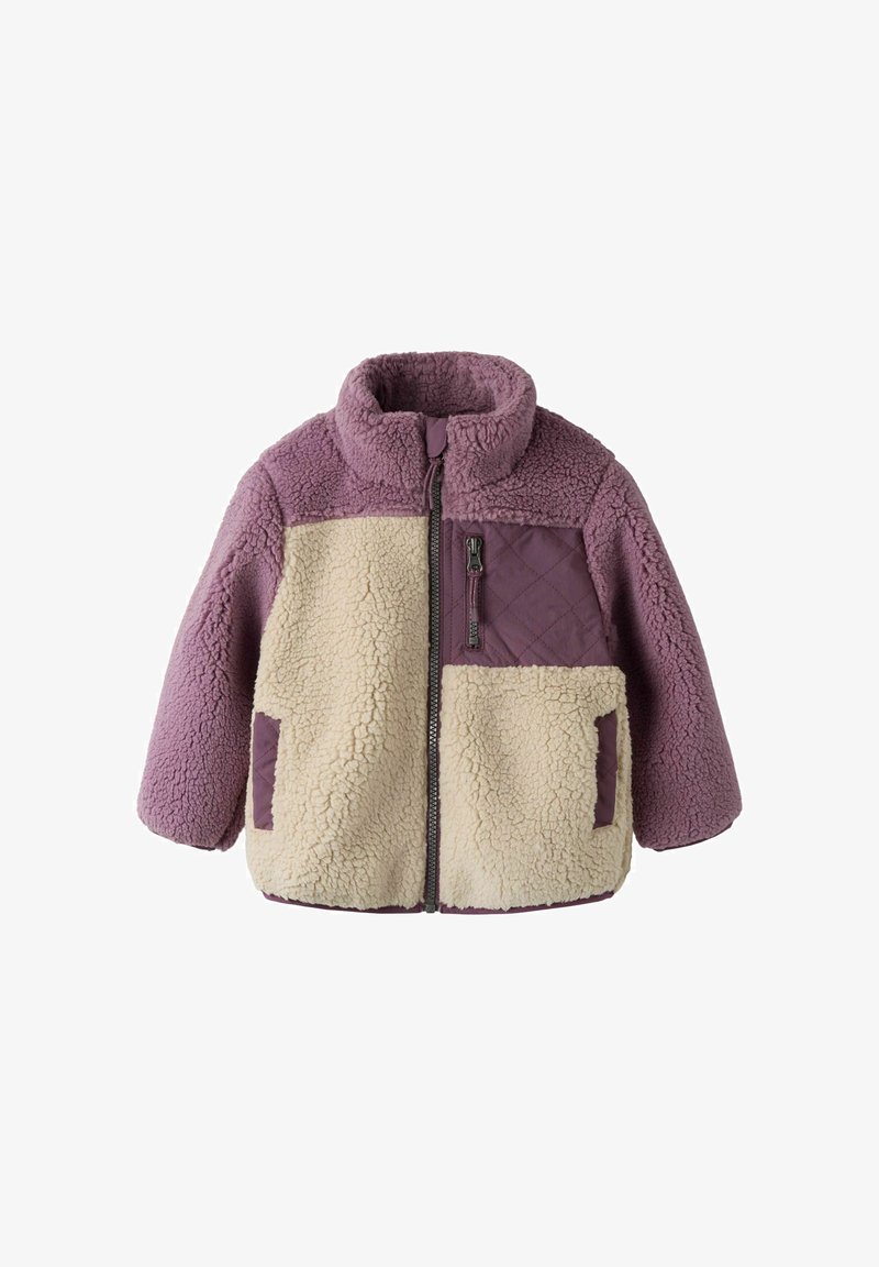 Dziecięca bluza polarowa z blokami kolorów w odcieniach fioletu i beżu, z wysokim kołnierzem, przednim zamkiem błyskawicznym oraz zapinaną na zamek kieszenią na piersi.