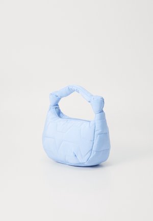Kleine lichtblauwe gevoerde handtas met geknoopte handgreep en zichtbare rits bovenaan, getoond op een effen witte achtergrond.