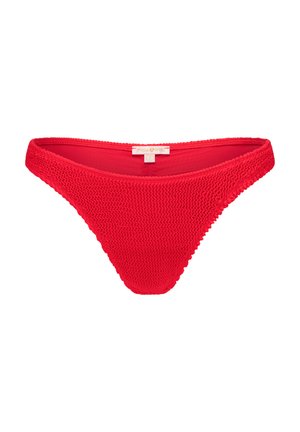 Rode gehaakte bikini onderkant met een gestructureerd ontwerp, dunne tailleband en een driehoekige vorm. De stof is rekbaar en sluit nauw om het lichaam.