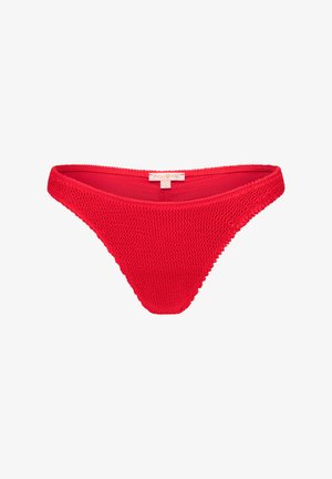 Rote gehäkelte Bikiniunterhose mit strukturiertem Design, dünnem Taillenbund und dreieckiger Form. Der Stoff ist dehnbar und passend.
