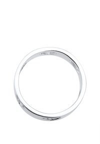 Silverring med en slät, polerad yta, rundad form och jämn tjocklek genom hela. Inga utsmyckningar eller mönster synliga.