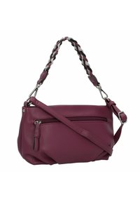 Sac en simili cuir violet avec une sangle tressée noire, blanche et violette. Comprend une poche avant zippée et une bandoulière réglable.