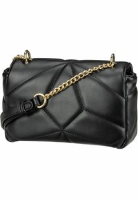 Sac à main en cuir matelassé noir avec une bandoulière en chaîne dorée et des accents en métal. Présente une forme rectangulaire avec des bords doux.