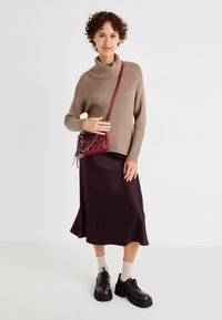 ONLY ONLKATIA SADDLE ROLL NECK - Maglione - malt ball