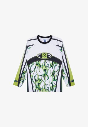 Biała koszula z długim rękawem z zielonym wzorem płomieni, czarnymi akcentami i czarnym prążkowanym kołnierzem. Na przedniej części wyraźnie widoczne logo DC.