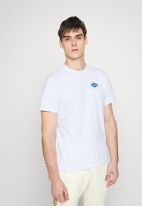 Jordan AIR CREW - T-shirt estampada - white/dark marina blue