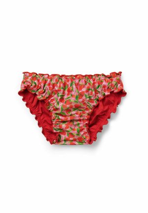 Rote Bikinihöschen mit gerafften Kanten und einem Muster aus Erdbeeren und grünen Blättern auf der Vorderseite.