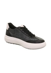 Schwarzer und grauer Sneaker mit einer strukturierten Oberseite, kontrastierenden Lederakzenten, runder Zehenpartie, Schnürdesign und einer dicken weißen Sohle.