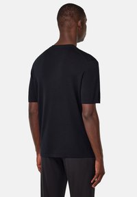 Boggi Milano Navadna majica - black