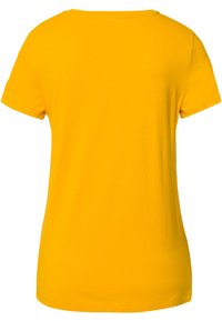 Geel T-shirt met korte mouwen en ronde hals, gemaakt van zacht katoen, met een eenvoudig, onopgesmukt ontwerp en een comfortabele, losse pasvorm.