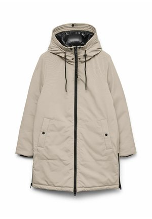 Parka acolchada beige con cuello alto, capucha con cordón, cremallera negra y dos bolsillos frontales; cuenta con un forro interior negro brillante.
