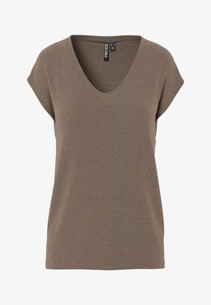 Brūnas krāsas T-krekls ar V veida izgriezumu un īsām piedurknēm, izgatavots no teksturēta auduma ar smalkām gaišām svītrām papildus detaļām.