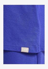Unselected, blue
