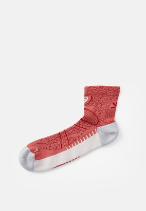 PERFORMANCE RUN QUARTER SOCK UNISEX - Calcetines de deporte - dark pink/clay
