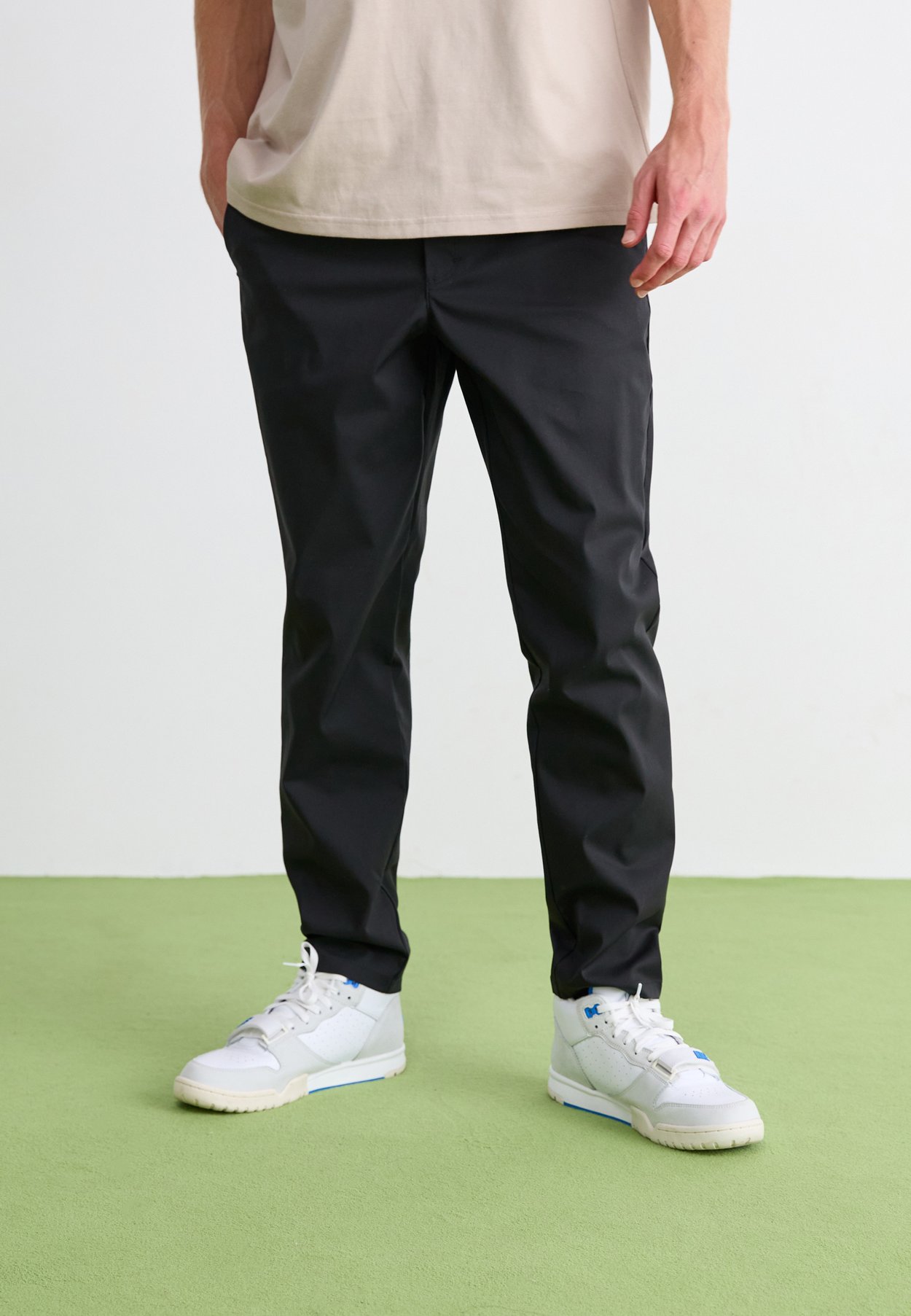 ATHLETICS STANDARD TAPERED PANT 30"