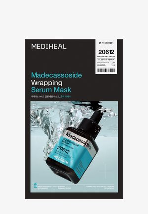 Verpakking van het Mediheal Madecassoside Wrapping Serum masker met een ondergedompelde serum druppelfles, gelabeld voor het repareren van onzuiverheden.