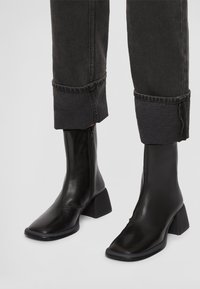 Vagabond Kotníkové boty - black