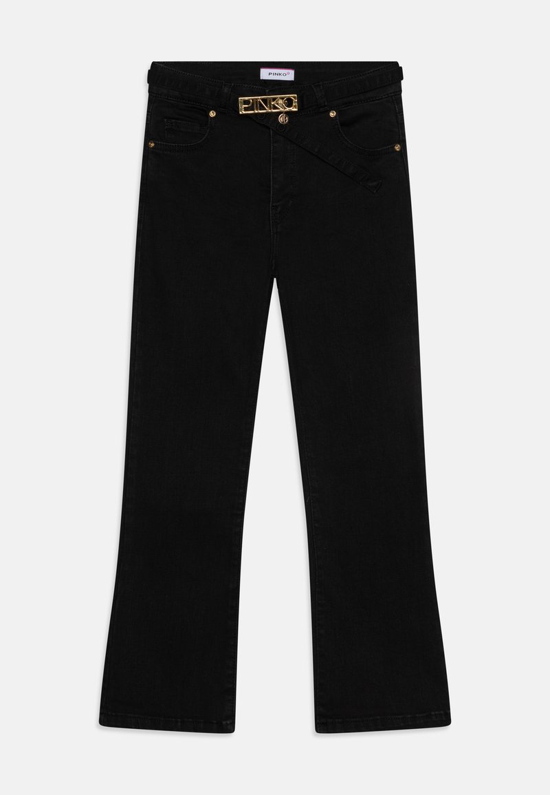 Černé denimové zvonové džíny s opaskem se zlatým logem. Mezi rysy patří dvě přední kapsy, zlaté kování a hladká textura po celém povrchu.