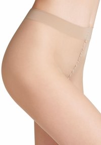 Nude sømløs trusse med tynd elastisk waistband, blødt strækbart stof, glat tekstur og en subtil flæsedetalje langs bagsømmen.