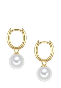 Guld hoop örhängen med släta vita pärlor hängande från botten. Hoopdesignen har spetsiga detaljer upptill.