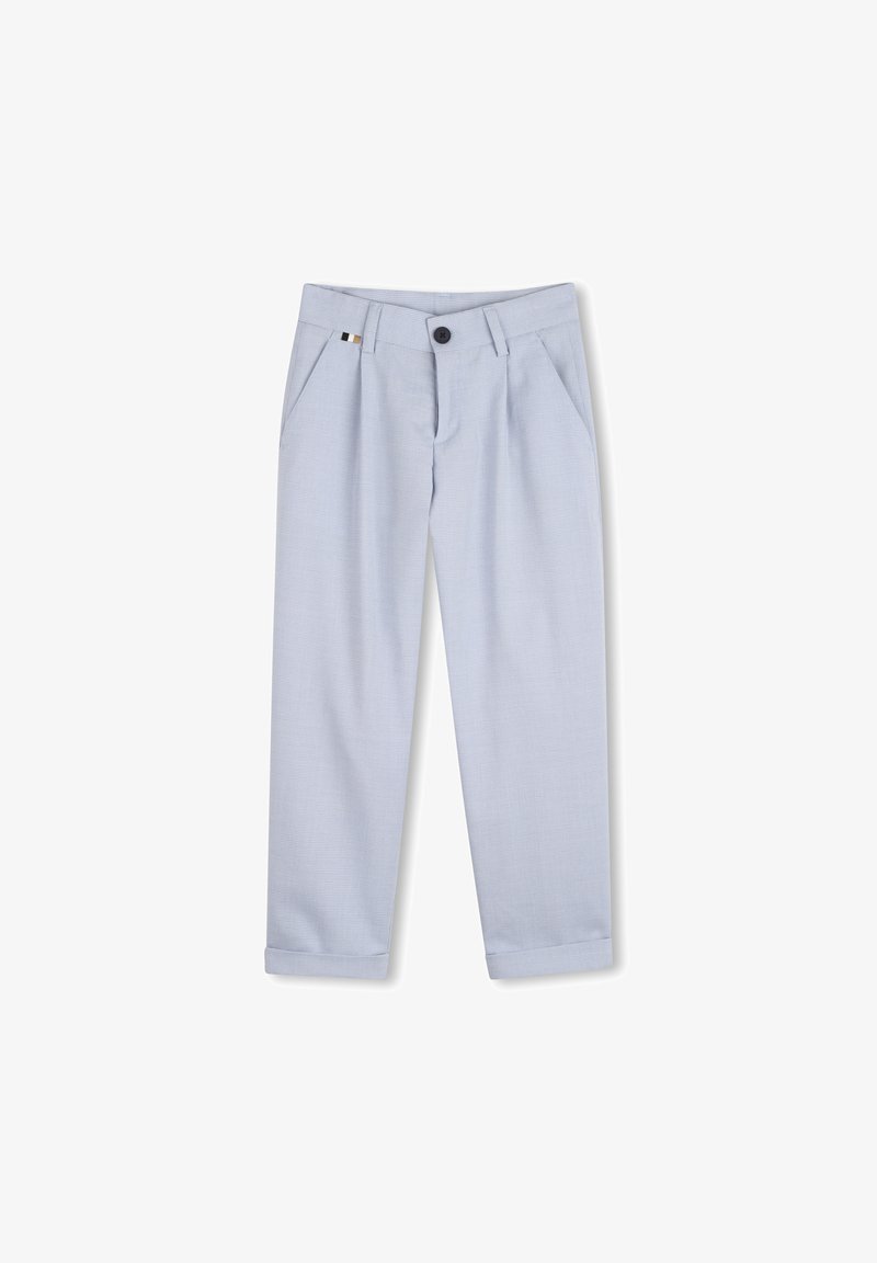 Pantalon bleu clair en tissu texturé avec une fermeture à bouton, des poches latérales et des revers roulés. Dispose d'une bande contrastante sur la poche.