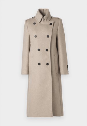 Cappotto doppio petto beige in misto lana, con colletto alto, bottoni neri, taglio dritto e tasche laterali per un look strutturato.
