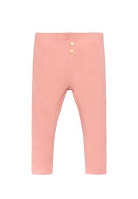 Pantalones rosa de canalé con una cintura elástica, que cuentan con dos botones decorativos en forma de corazón dorados cerca de la parte superior y un pequeño detalle de bolsillo.