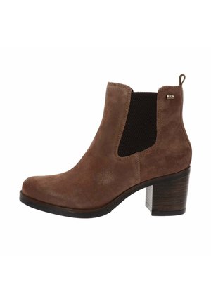 Bottine en daim marron avec un talon carré, panneau latéral en élastique noir et languette à l'arrière.