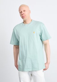 Carhartt WIP CHASE - Basic T-shirt - frosted green/gold