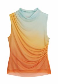Ärmelloses Oberteil mit einem Verlauf von Hellblau zu Orange, ausgestattet mit drapiertem Stoff und gerafften Details auf einer Seite für zusätzlichen Textur.
