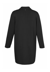Zwart jurk met lange mouwen en een kraag, rechte snit en klein geborduurd logo op de bovenste middenrug.