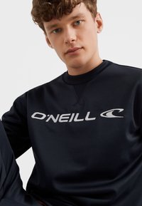 Marine sweatshirt met een ribbelige ronde hals en een groot wit O'Neill-logo op de borst, gemaakt van een soepele, gestructureerde stof.