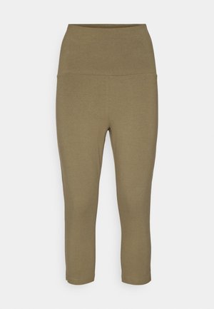 Olijfgroene capri leggings gemaakt van zacht, rekbaar materiaal; voorzien van een brede band voor ondersteuning en een naadloos ontwerp voor comfort.