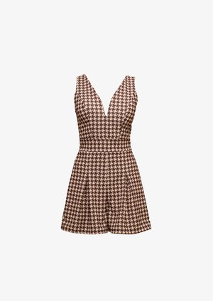 Brązowy i beżowy kombinezon w kratę houndstooth z głębokim dekoltem w kształcie V, bez rękawów, z wcięciem w talii i plisowanymi szortami.