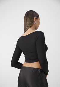 Gina Tricot SOFT TOUCH CROPPED TOP - Top dugih rukava - black